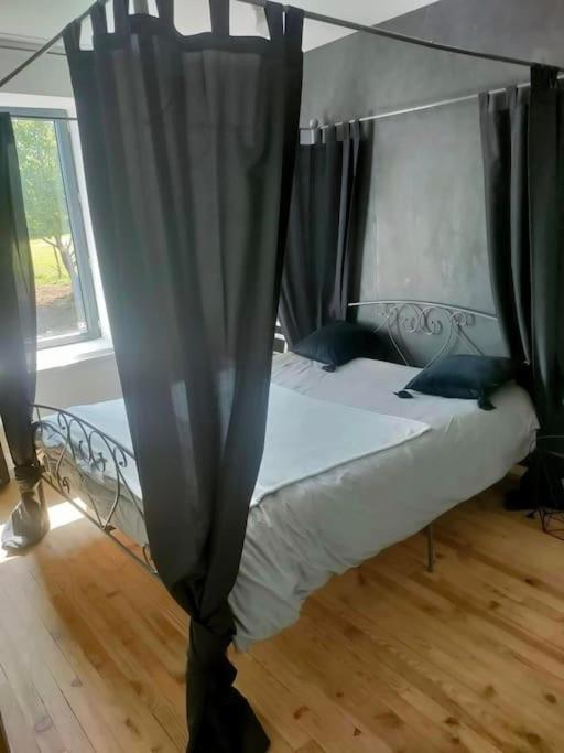 Gite La Roche Paisible Saint-Julien-de-Coppel 외부 사진