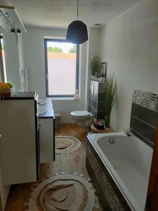 Gite La Roche Paisible Saint-Julien-de-Coppel 외부 사진